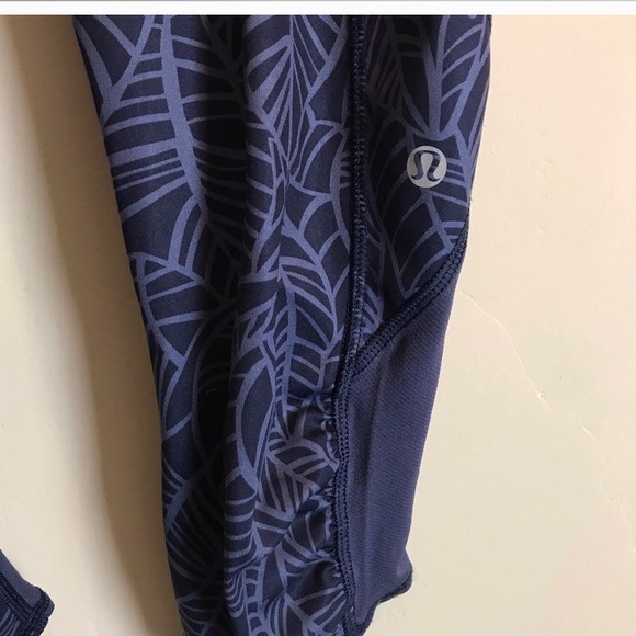 Lululemon size 4 capris - Picture 3 of 4